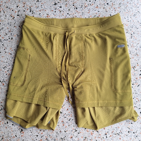 Lululemon Fast and Free Lined Short 6" - Picture 4 of 9